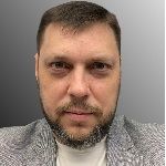 Женщина среднего возраста держит все на плаву