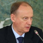 Патрушев призвал ускорить повышение зарплат учителям точных наук