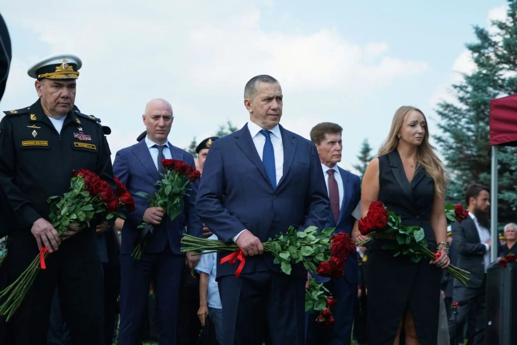 Олег Кожемяко принял участие в открытии памятника Герою РФ Михаилу Гудкову
